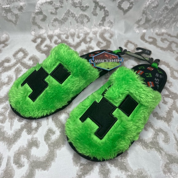 Minecraft slippers size 5/6 big kids. - Picture 3 of 6